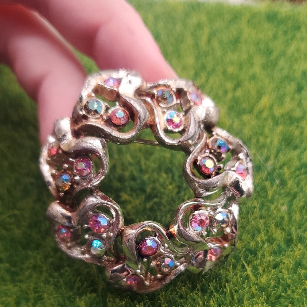 Aurora Borealis Elegant Silver Tone and Multi‎ Crystal Brooch B450